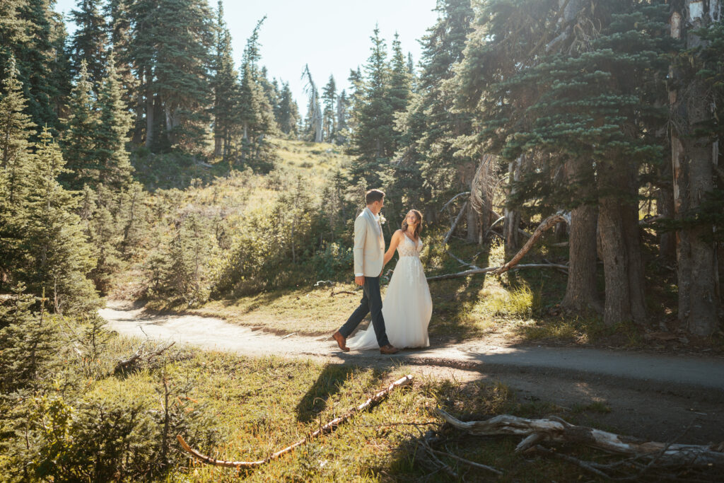 stunning adventure filled couples photos in Washington