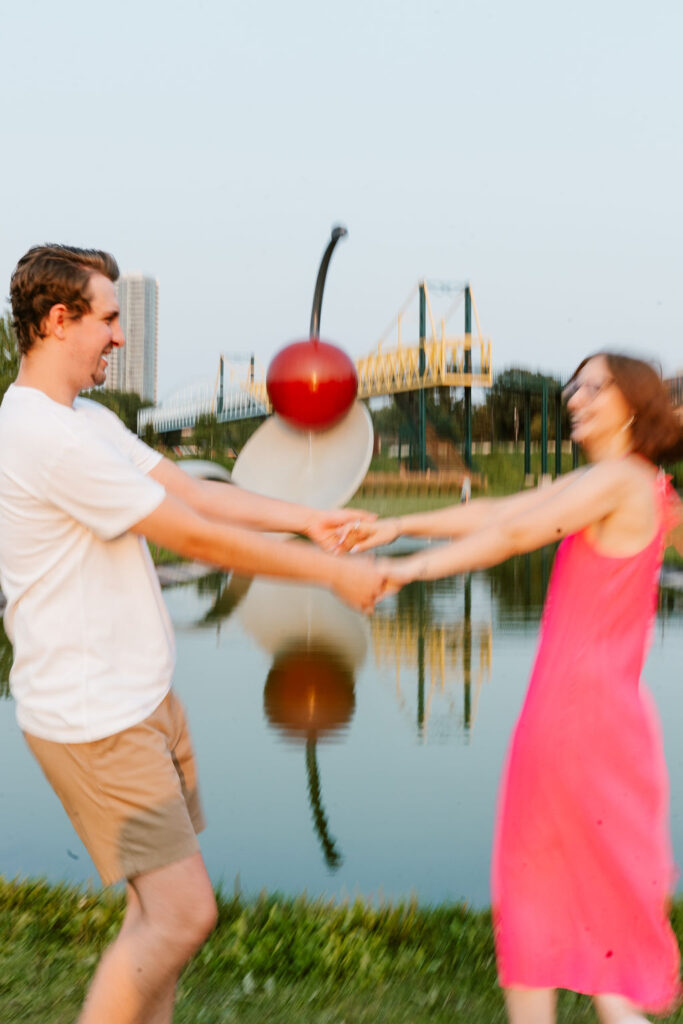 Cool Couple Photos at the Minneapolis Sculpture Garden