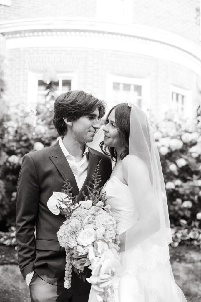 Mansion wedding bride and groom photos in Minneapolis