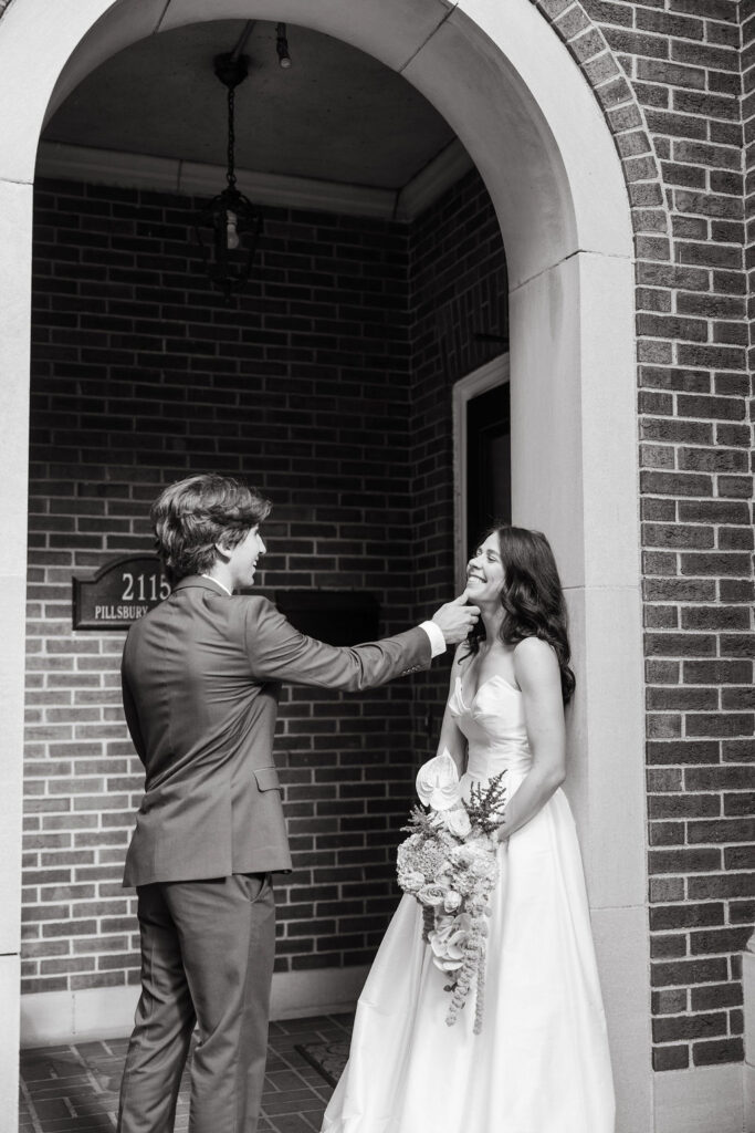 Mansion wedding bride and groom photos in Minneapolis