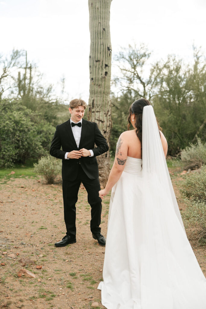 Phoenix, Arizona bride and groom photos in the desert